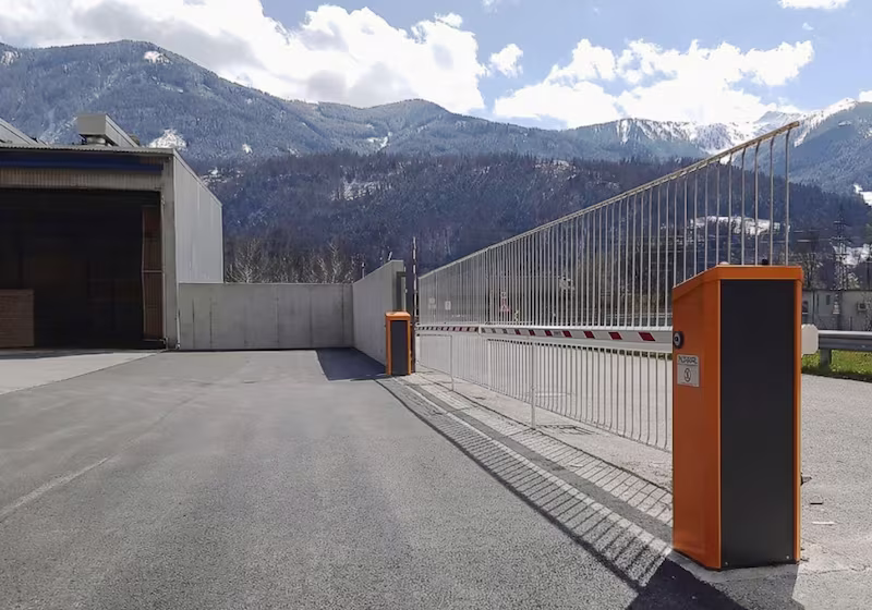 Doppelschranke Magnetic XL2 mit Übersteigschutz 1,8 Meter und 12 Meter Absperrbreite