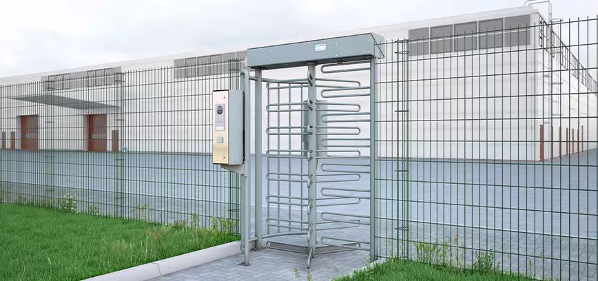 Personendrehkreuz Magnetic MPT mit angeschlossenem Industriezaun