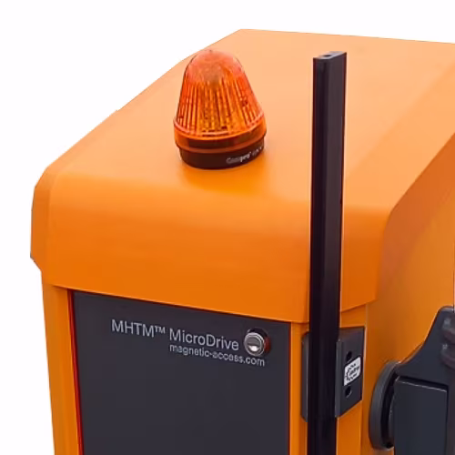 Nahaufnahme eines Lichtgitters an einer automatischen Schranke