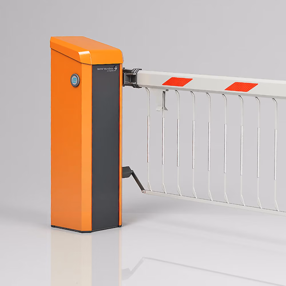 Schranke Magnetic Access-Pro-H mit Gitterbehang in einem Studio