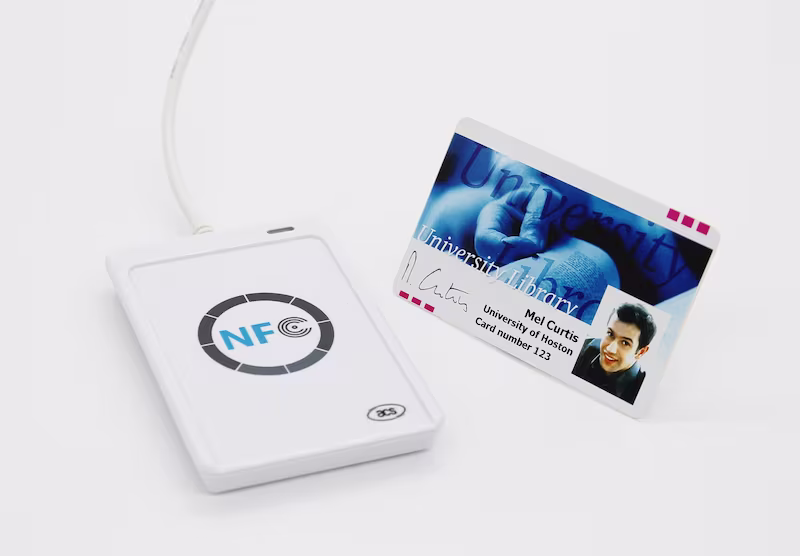 NFC Kartenleser mit RFID-Karte