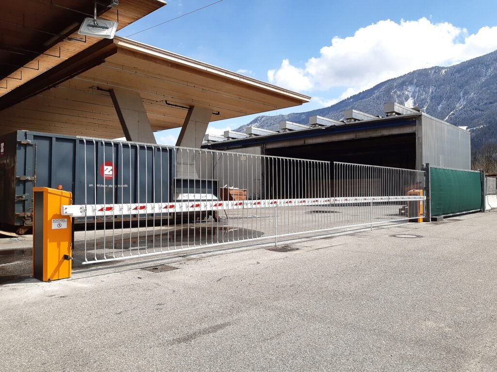 Doppelschranke Magnetic XL2 mit Übersteigschutz und 12 Meter Absperrbreite